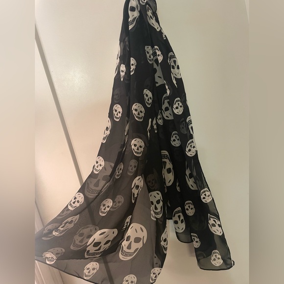SHEER SKULLS ☠️ | Black & White Skull Print | Scarf (Brand New!) 💕✨ - Picture 6 of 12
